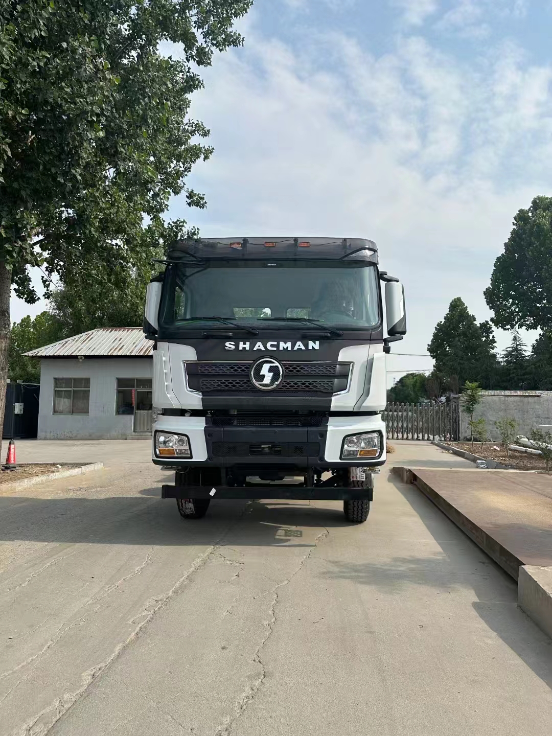 Exportujte nová auta do vašeho domova Shaanxi Automobile DeLonghi X3000-8X4 National V, Steel Bridge, Manuální převodovka, velká krabice lze přizpůsobit, nejvíce model 🔥 ve střední Asii a Rusku